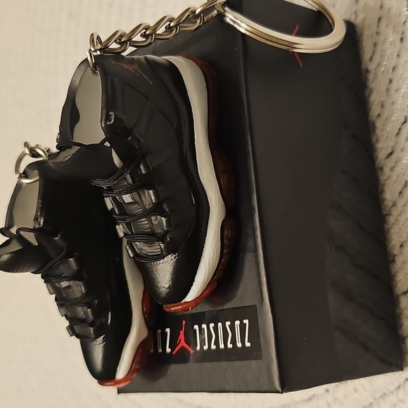 Jordan 11 Keychains With Box - Picture 2 of 4